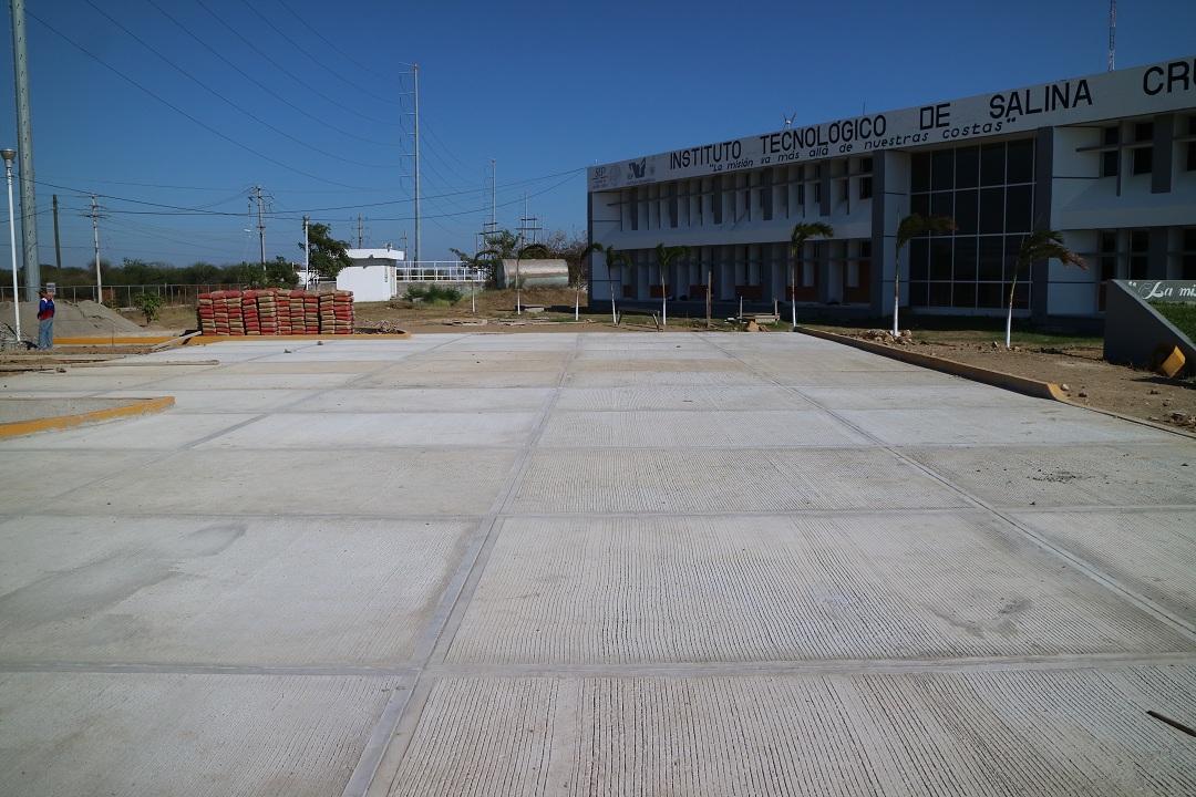 Se construye en el Instituto Tecnológico de Salina Cruz un moderno estacionamiento